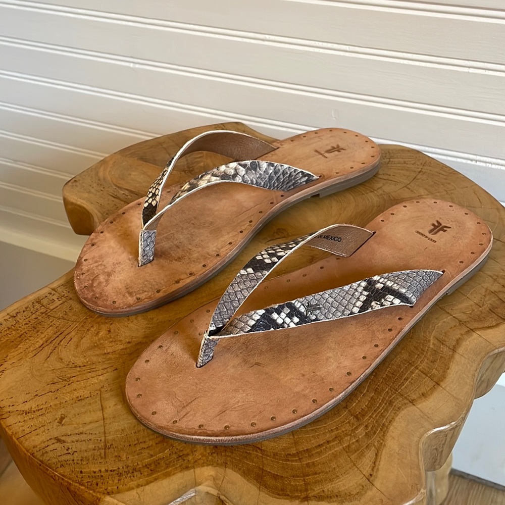 Frye Snakeskin Leather flip flop sandals 9